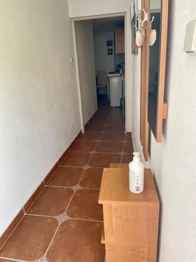 Studio Apartmani Kremic Karlobag Eksteriør billede