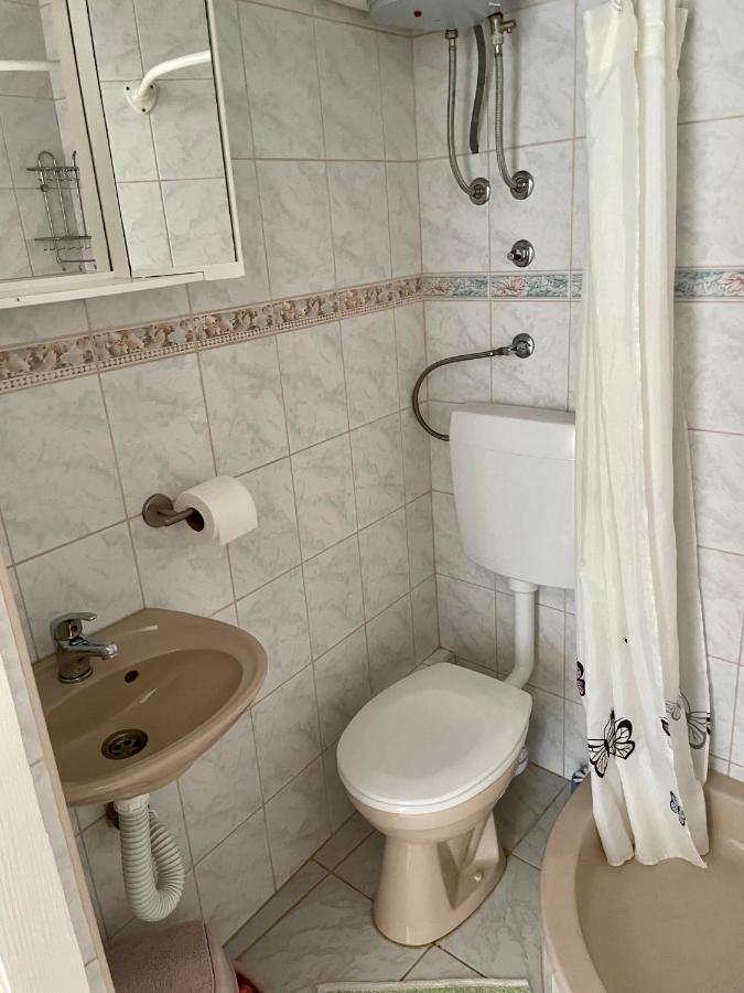 Studio Apartmani Kremic Karlobag Eksteriør billede