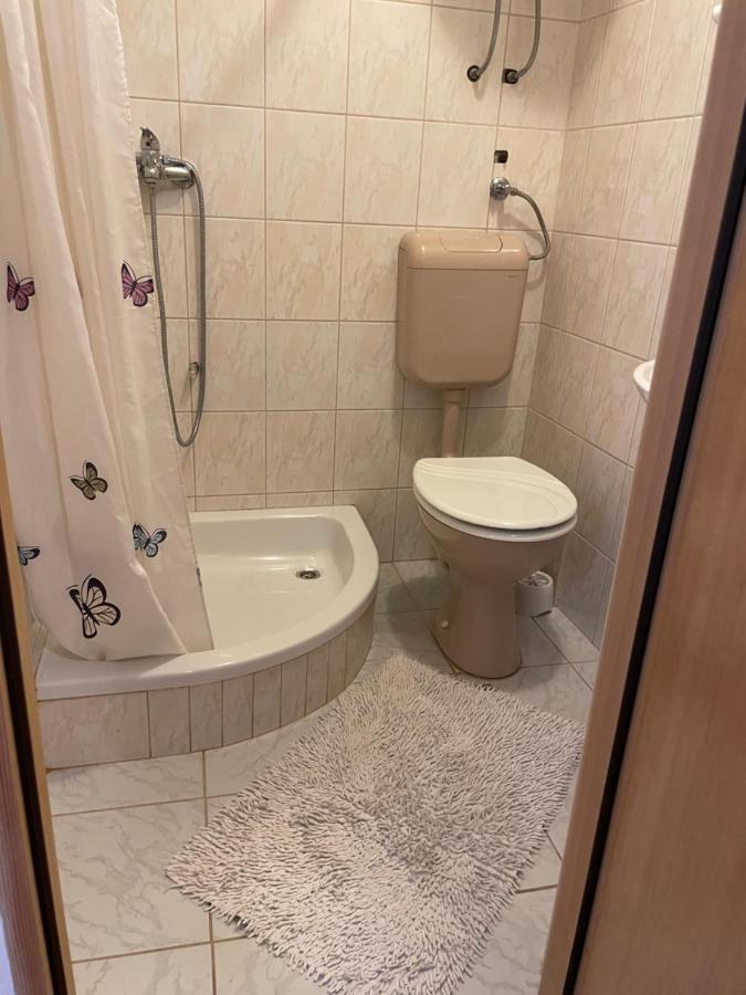 Studio Apartmani Kremic Karlobag Eksteriør billede