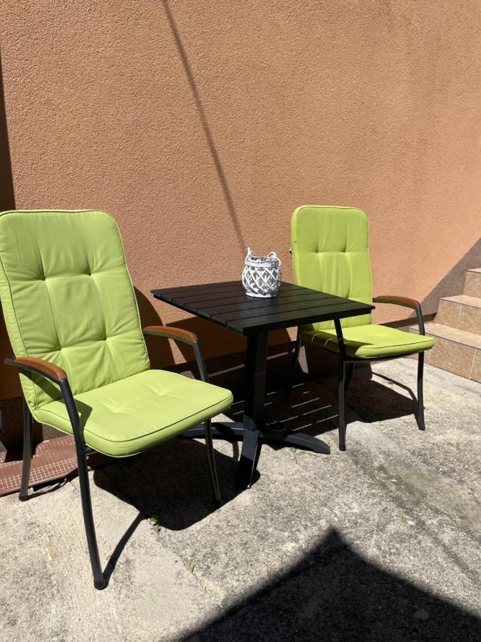 Studio Apartmani Kremic Karlobag Eksteriør billede